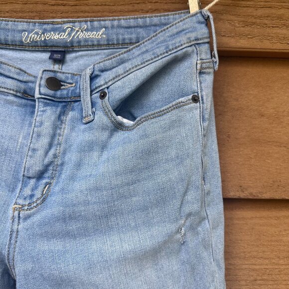 Universal Thread Light Wash Distressed Straight Leg Jeans Womens Size 6/28 - Picture 7 of 10